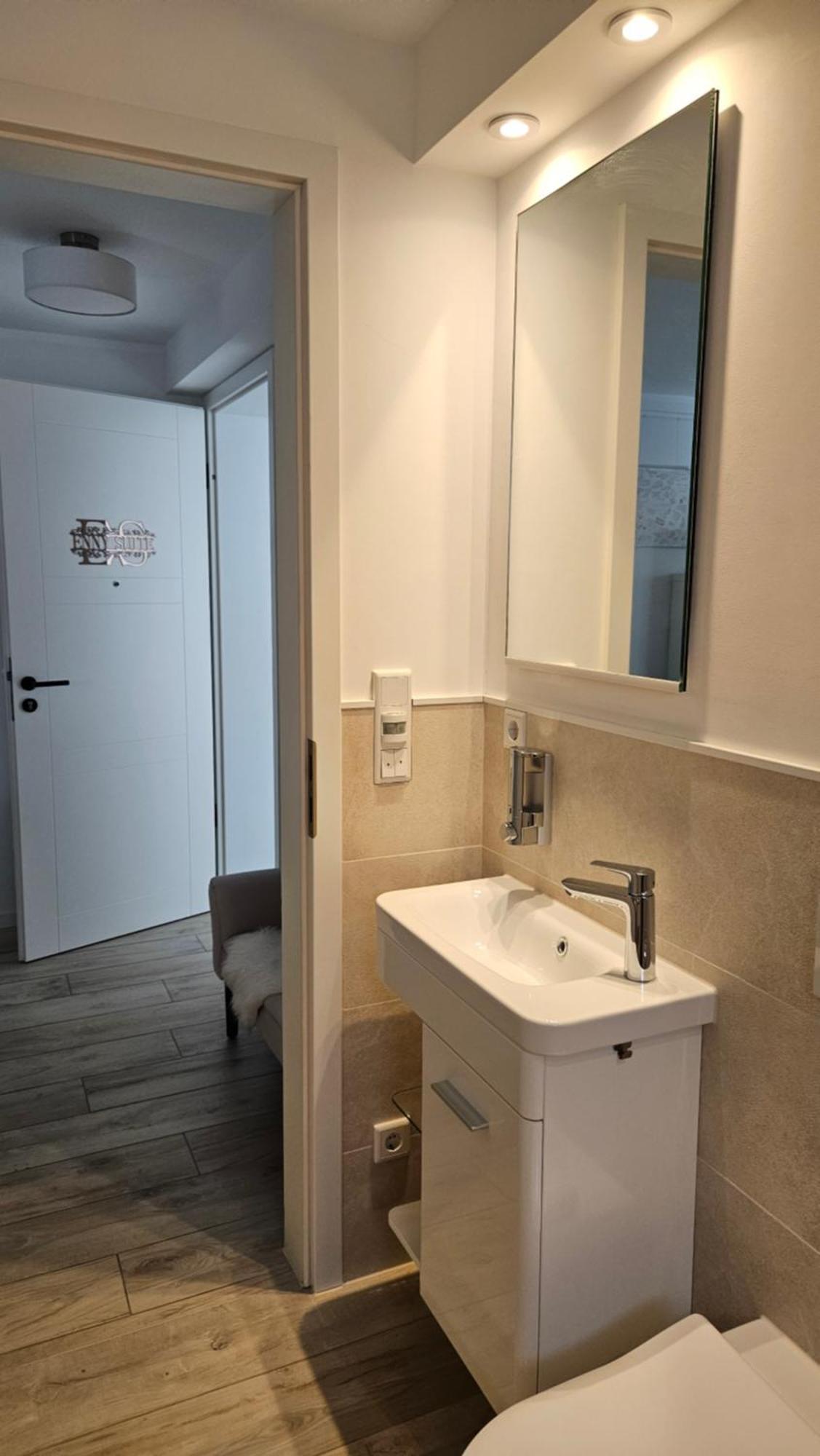 Enny Suite Apartment Im Schoenen Rheinland Lohmar Esterno foto