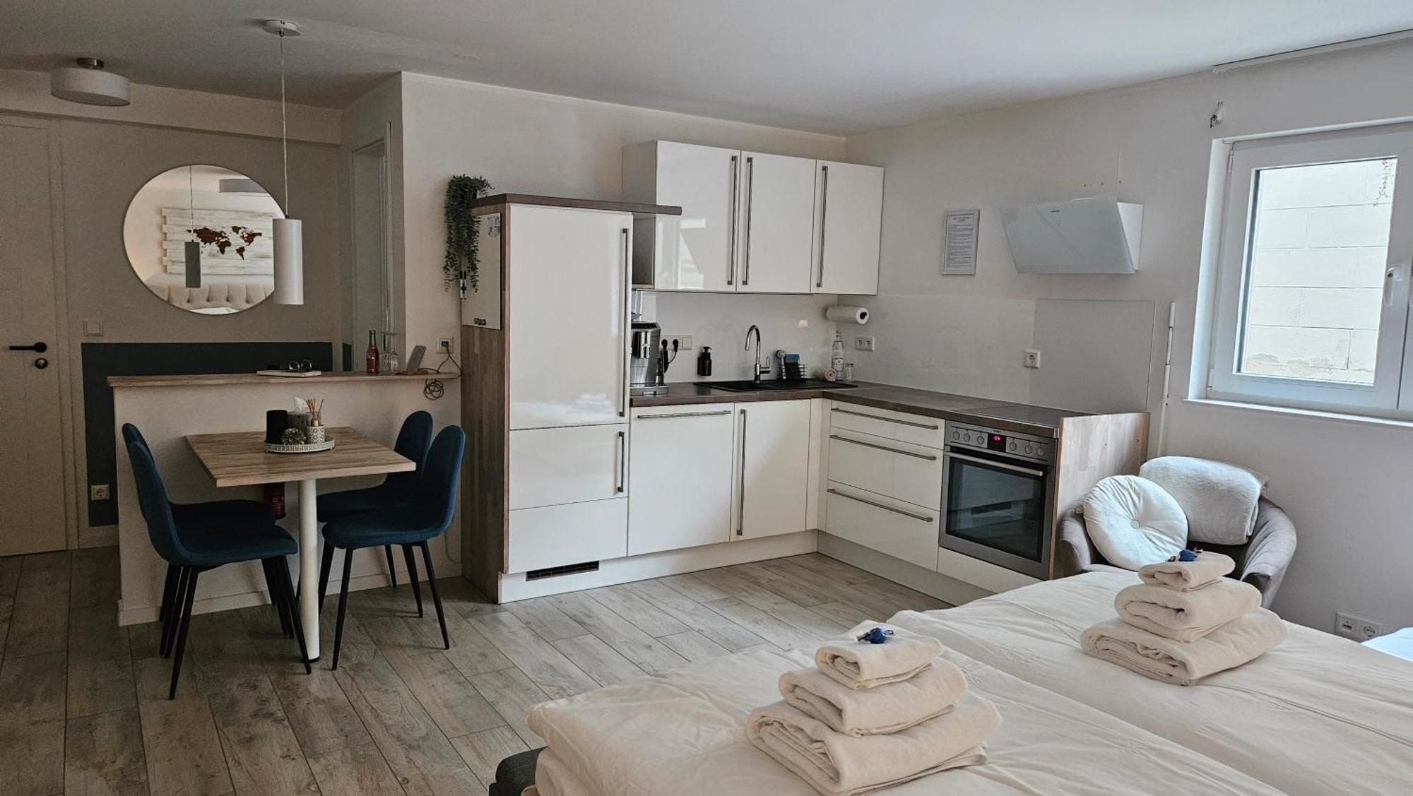 Enny Suite Apartment Im Schoenen Rheinland Lohmar Esterno foto